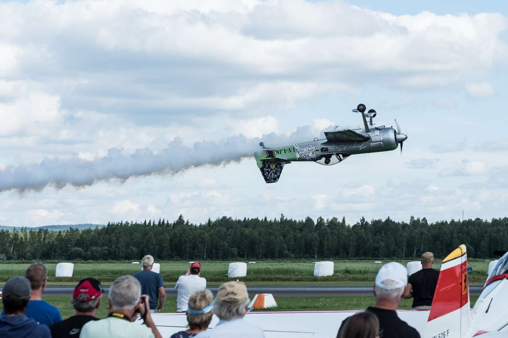 Fotografering av fly (foto: Håkon Trønnes)