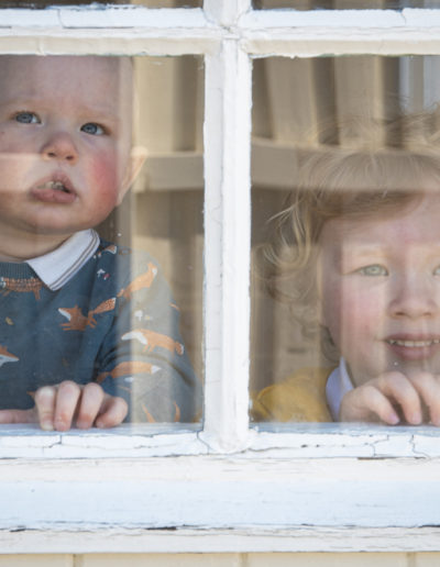 Looking at the world through the window (foto: Nina Krømer, Oslo Kameraklubb)