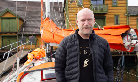 Filmkamera i masta hos ekstremværseiler Erik Aanderaa.