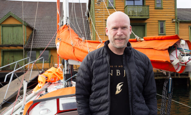 Filmkamera i masta hos ekstremværseiler Erik Aanderaa.